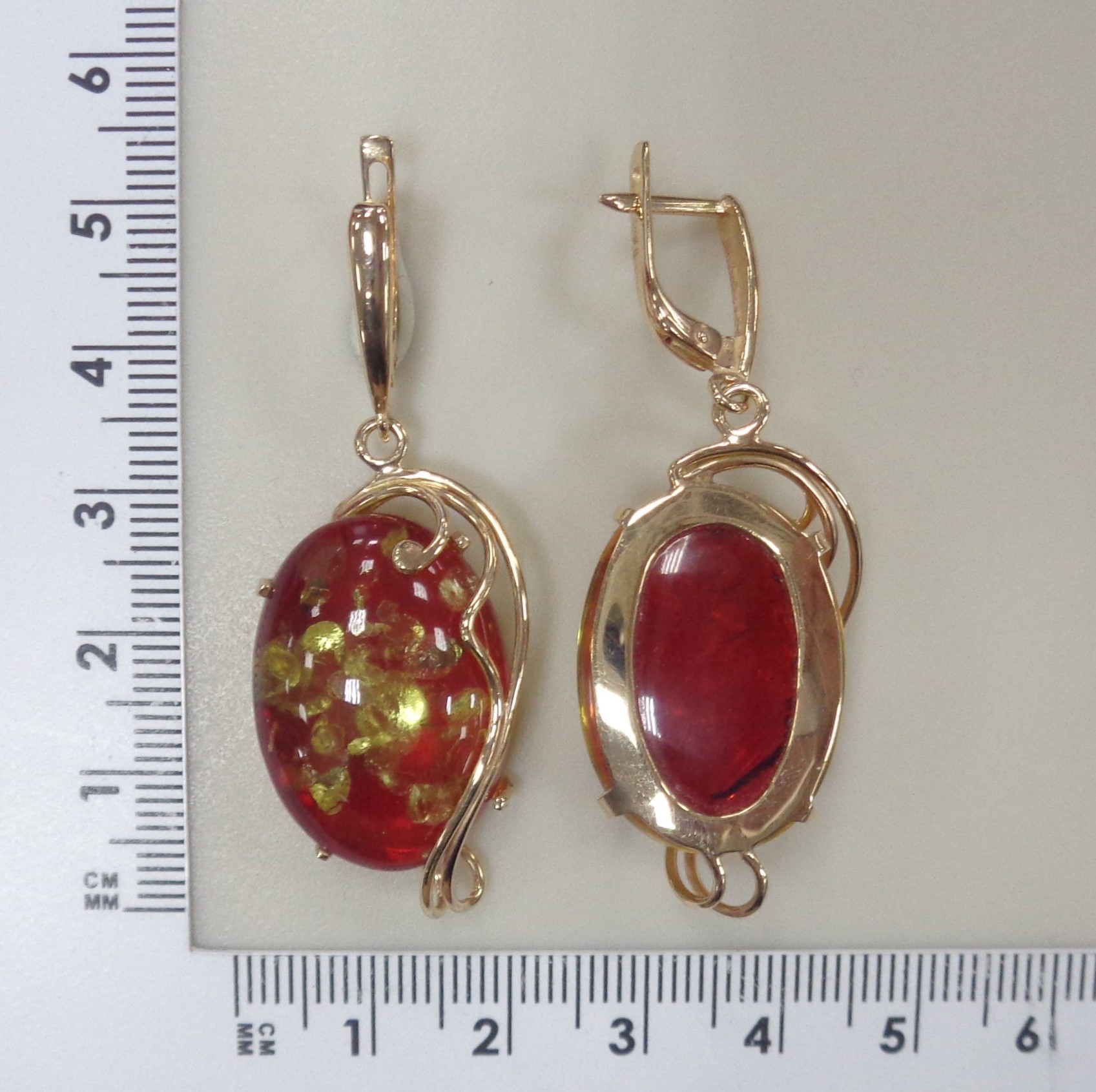 Серебряные серьги с янтарем